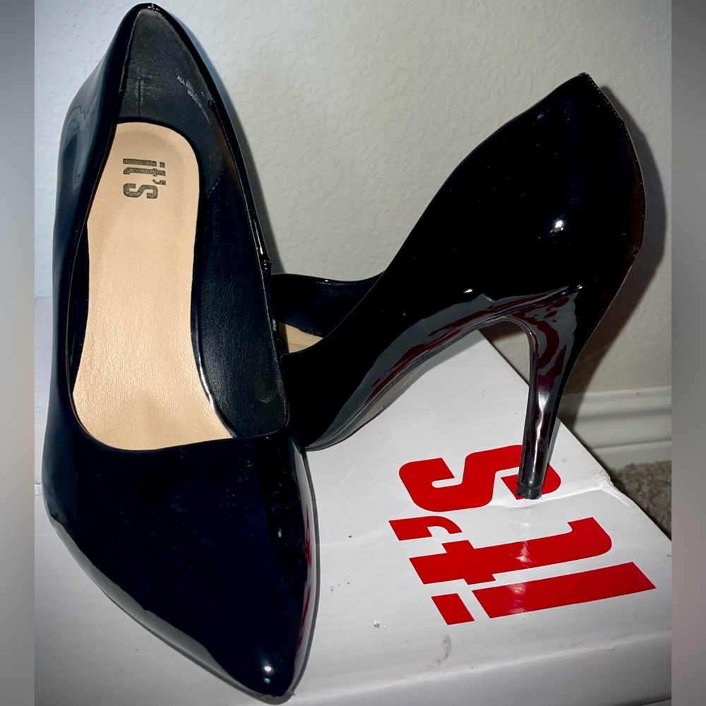 Black Pumps